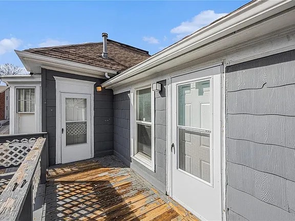 Back Door / Deck - 4029 McGee St