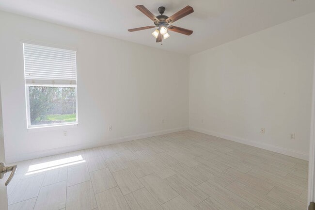 Building Photo - 3701 Titanic Cir