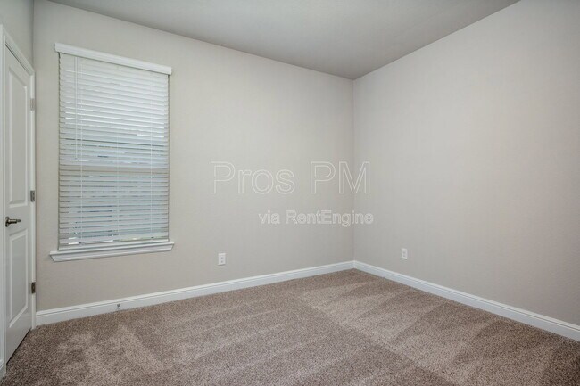 Building Photo - 5231 Meadow Ln