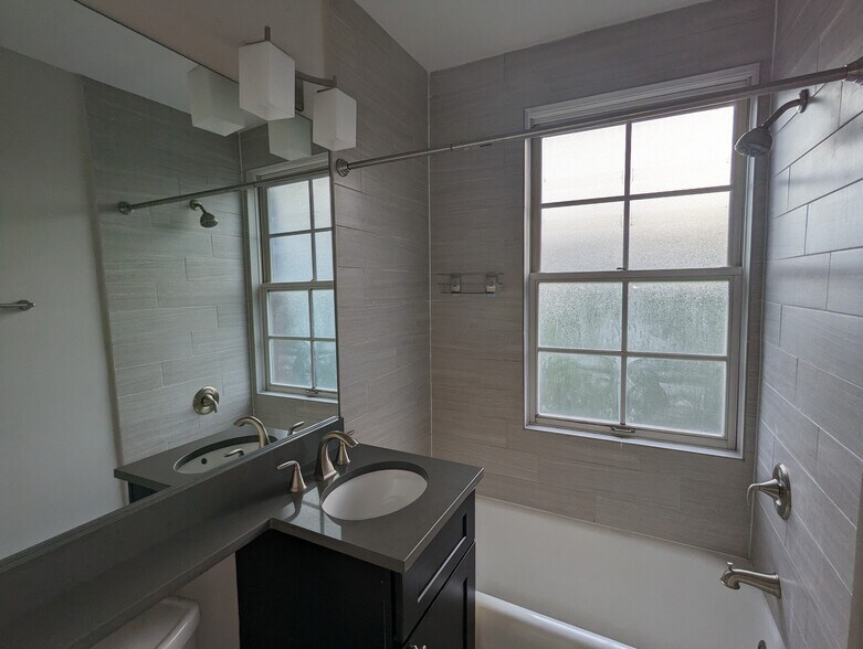 Building Photo - 2430 N Kedzie Blvd