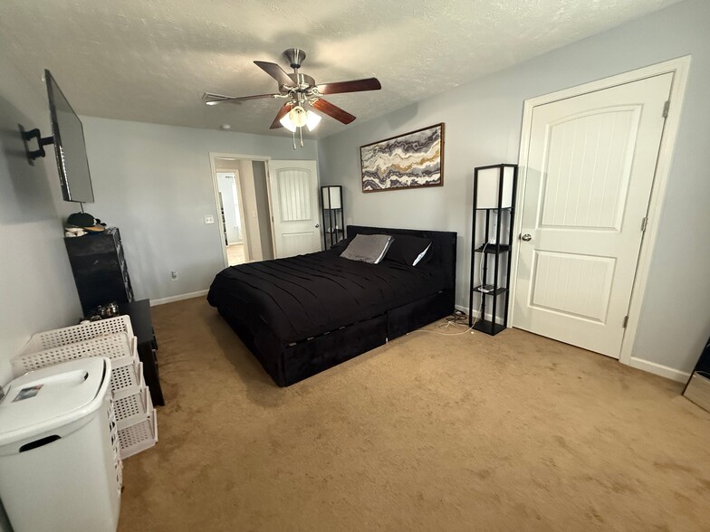 Building Photo - 1567 Sprucedale Dr