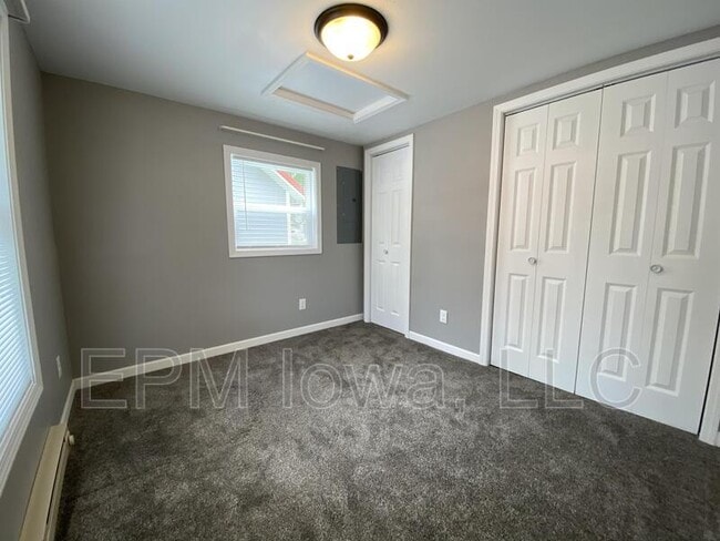 Building Photo - 609 1st St W