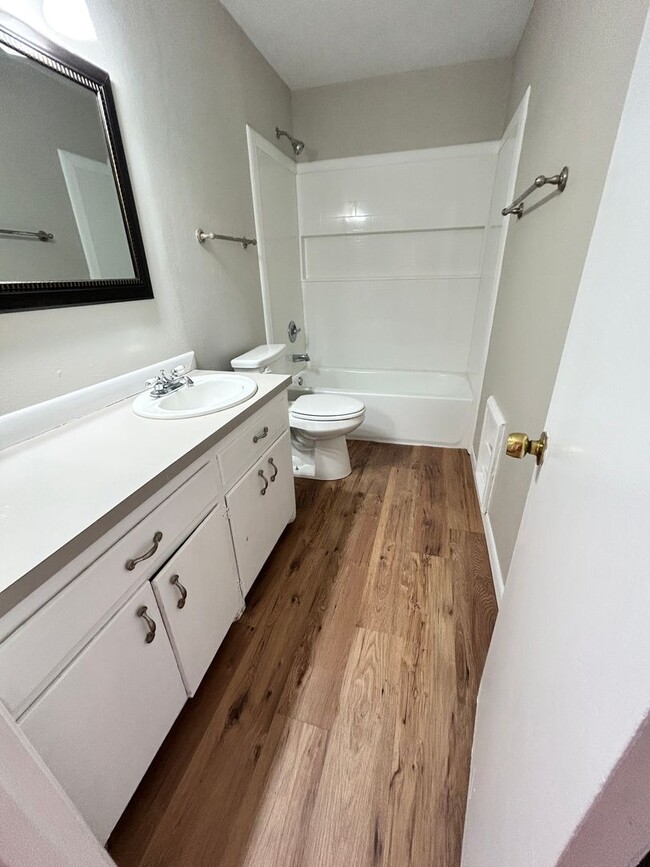 Building Photo - Cute 3-Bedroom in Central Lubbock!