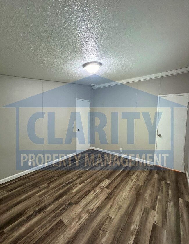 Building Photo - 3 Bed, 2 Bath Home in Peaceful Setting
