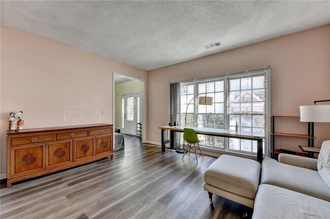 Building Photo - 435 Leasingham Way