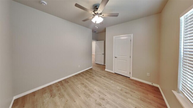 Building Photo - 7005 Labelle Dr