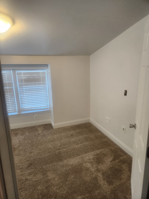 Building Photo - 948 W Main St