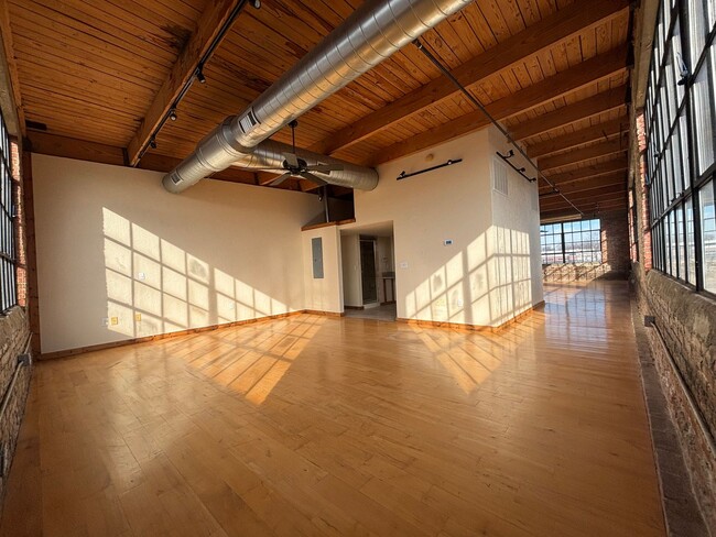 Building Photo - Large One Bedroom One and a half bath Loft...