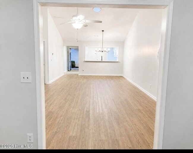 Building Photo - 607 Sunset Oaks Ln