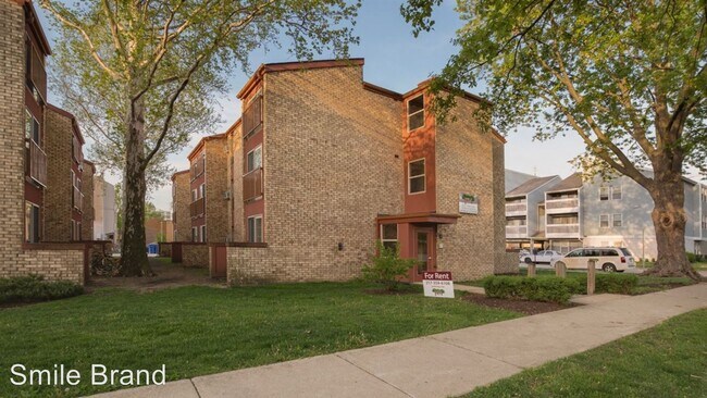 Building Photo - 1 br, 1 bath Room For Rent - 601 E. Clark