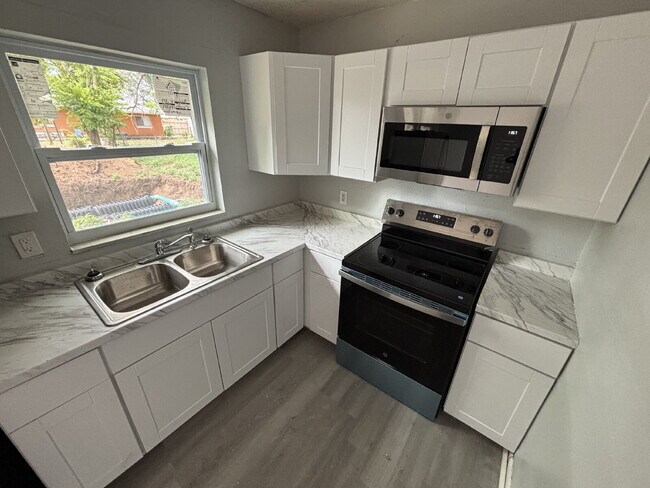 Building Photo - Newly Remodeled 4BR Home in Lake Wales – Prime Location!