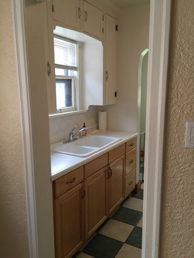 Building Photo - Ranch House for Rent