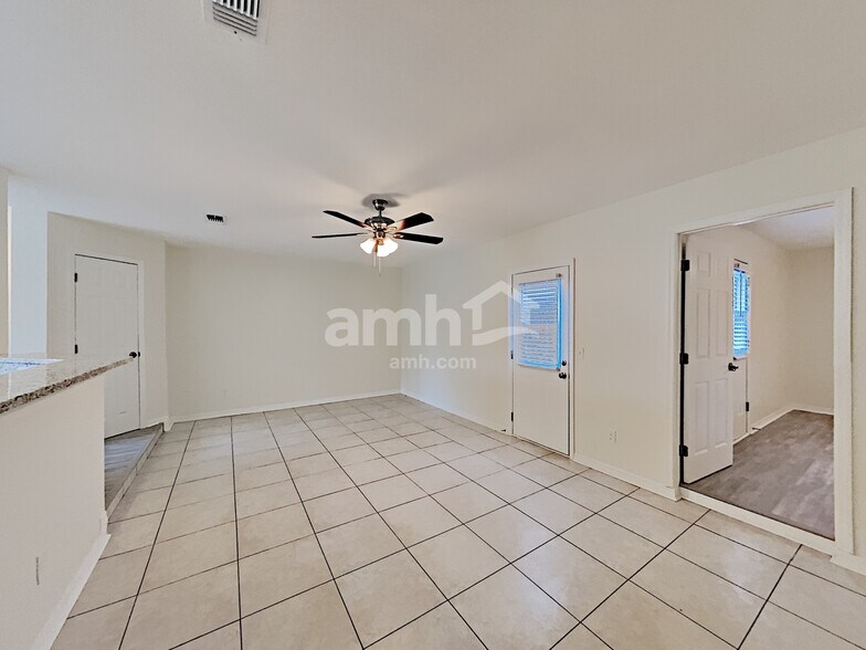 Building Photo - 1694 Ashwood Cir