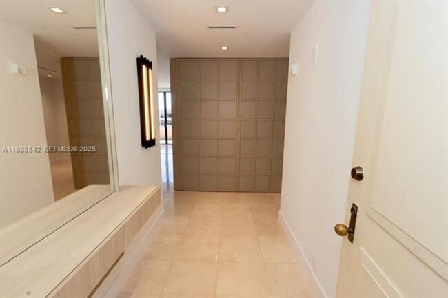 Building Photo - 251 Crandon Blvd