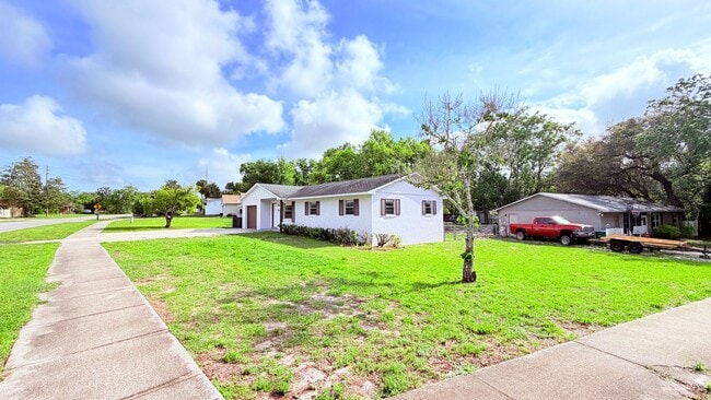 Building Photo - Beautifully Renovated 3-Bedroom Home with Upgrades in Deltona Lakes!!!