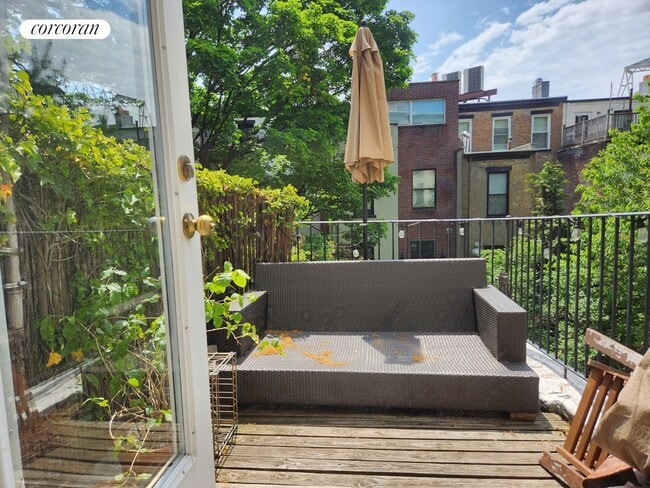 Primary Photo - 204 Lincoln Pl