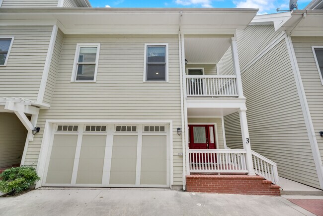 Building Photo - 2604 Thomas Ave