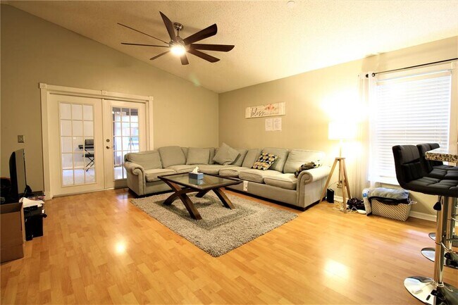 Building Photo - 10005 Cypress Meadows Ln