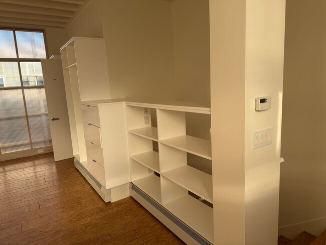 Building Photo - Bright Live-Work Studio & Tall Ceilings on Adeline in Oakland