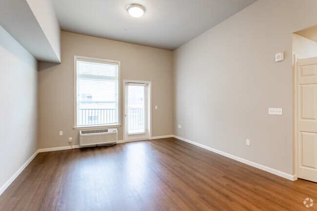 2BR, 2BA - 962 SF - West Parc