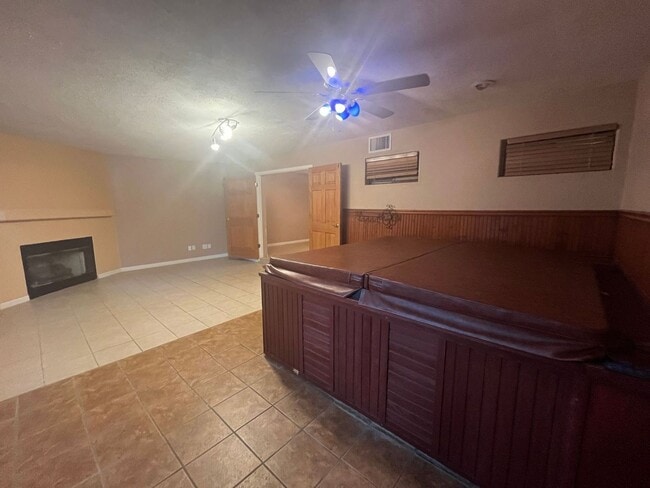 Building Photo - affordable 3 bedroom 2 bath home with gara...