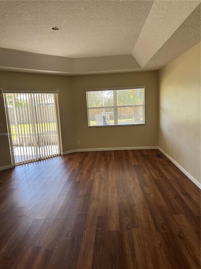 Building Photo - 726 SW McCracken Ave