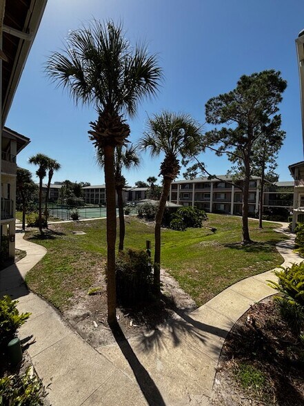 Building Photo - 121 Oyster Bay Cir