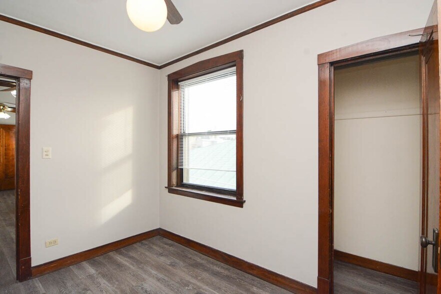 Building Photo - 3615 N Paulina St