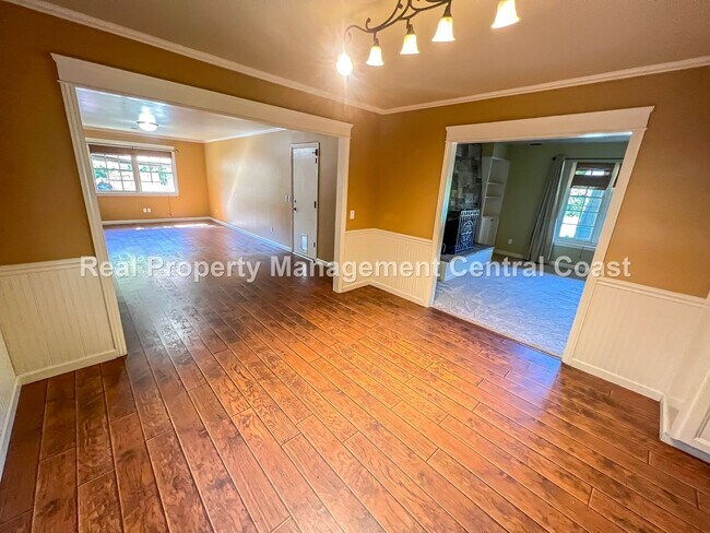 Building Photo - AVAILABLE SEPTEMBER - Nice Home in Atascad...