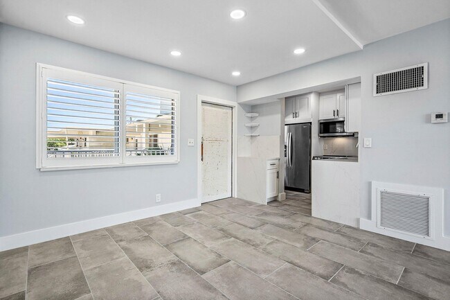 Building Photo - 629 SE 19th Ave