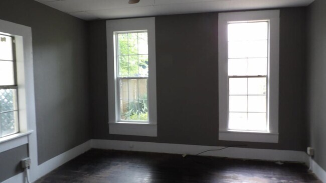 Building Photo - 115 Ryan Dr