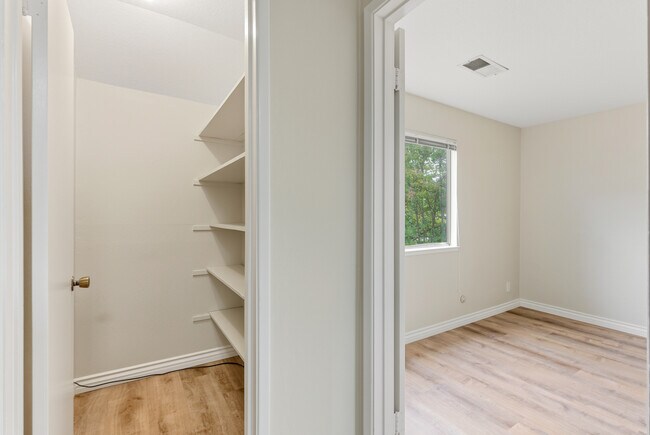 Building Photo - 209 Valley Oak Plaza