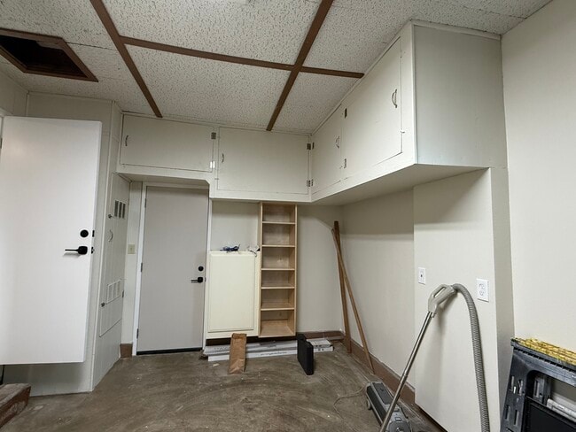 Building Photo - 1127 Dover Dr