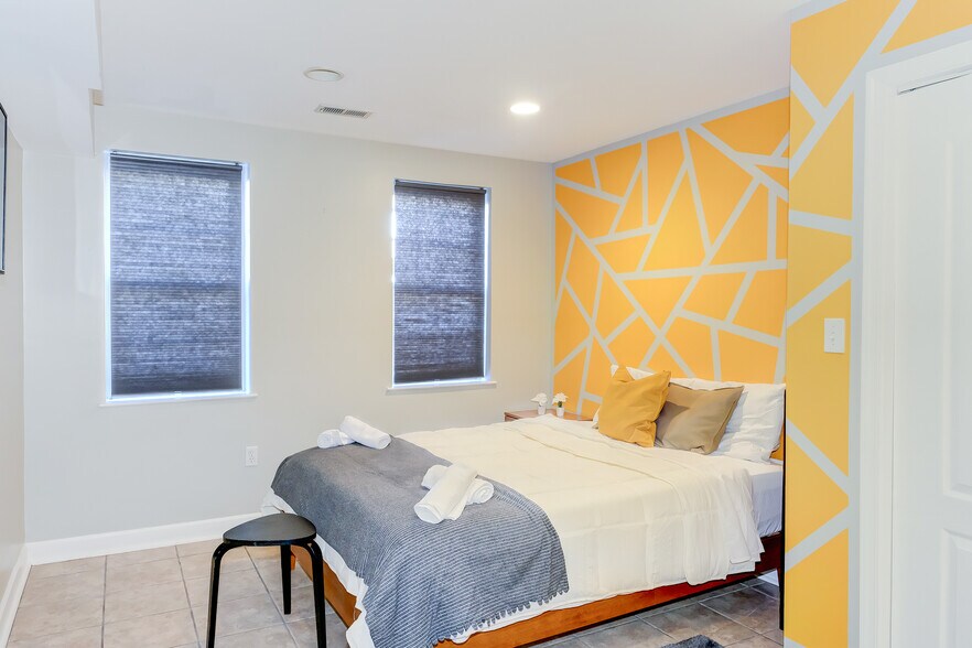 Bedroom 4 with adjoining bathroom - 1337 Harvard St NW