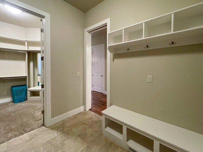 Building Photo - 307 E Grove Creek Ln