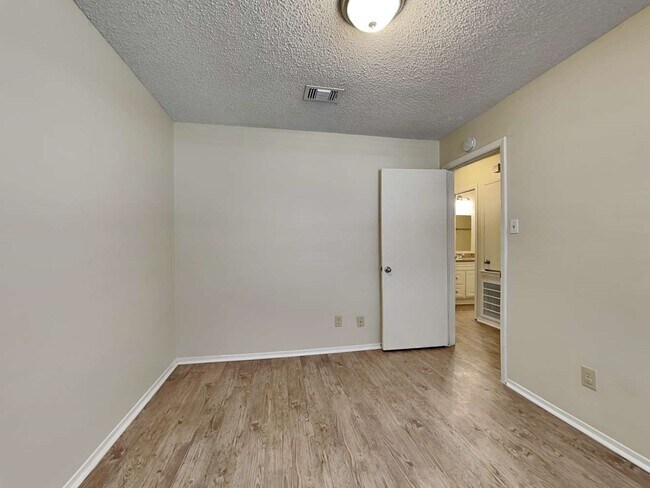 Building Photo - 5418 Mossgrey Ln