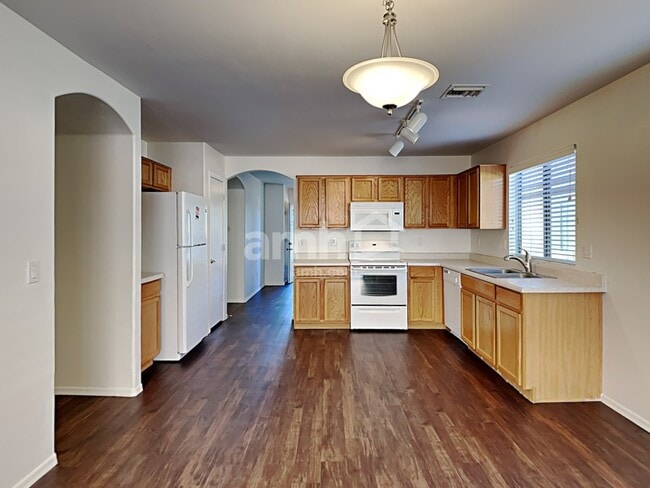 Building Photo - 6939 S Creek Run Ave