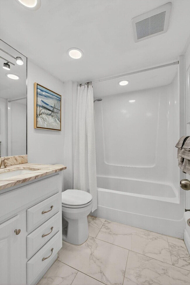 Building Photo - 1131 SE 4th St