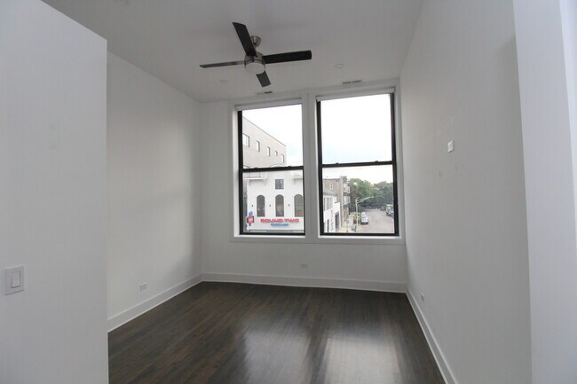 Building Photo - 1474 N Milwaukee Ave