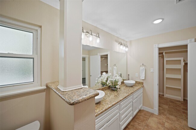 Building Photo - 11804 Westmere Dr