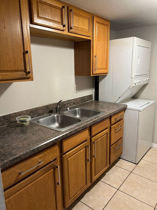 Building Photo - 3 BED 2 Bath - LOCATION