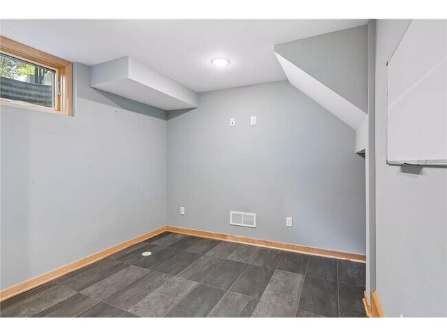 Building Photo - 6216 Maloney Ave