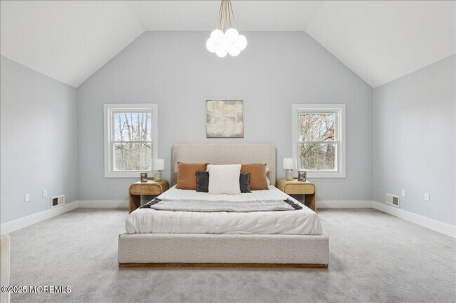 Building Photo - 18 Oak Knl Dr