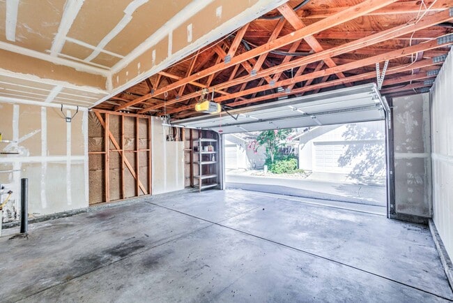 Building Photo - Elegant 3-Bed Home in Quiet Folsom Neighbo...