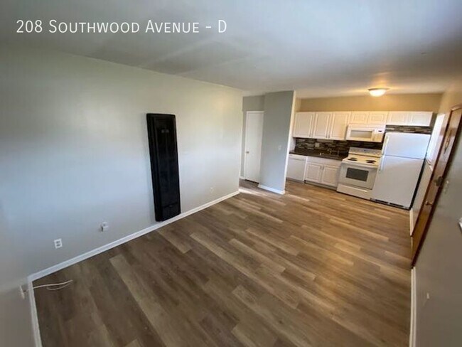 Building Photo - 208 Southwood Ave