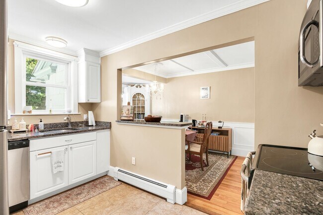 Building Photo - 107 Mt Vernon St