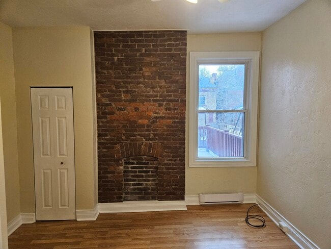 Building Photo - 246 S St Clair St