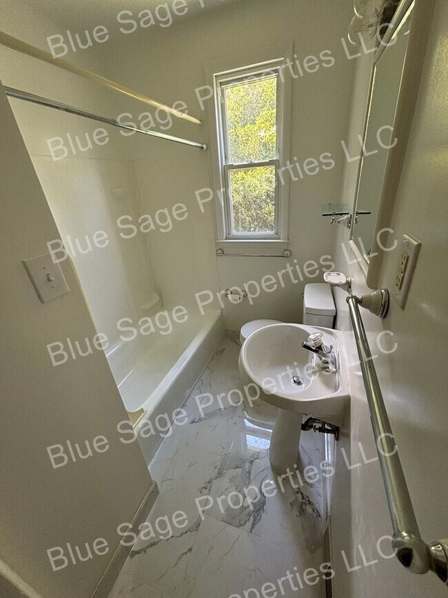 Building Photo - 26 Stratford Ave