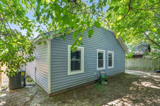 Building Photo - Cozy Timberwood Dr
