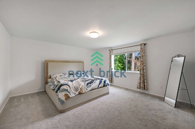 Building Photo - Spacious 5-Bed Retreat with 3.5 Baths in Beautiful Bothell – 2,989 Sq Ft of Comfort & Style!